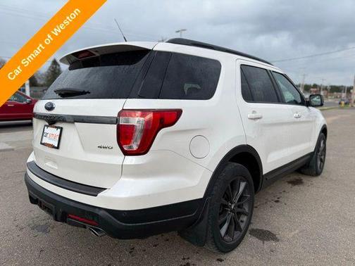 White Platinum Clearcoat Metallic 2018 Ford Explorer XLT