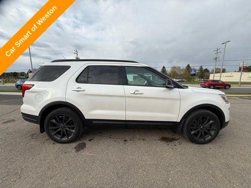 White Platinum Clearcoat Metallic 2018 Ford Explorer XLT