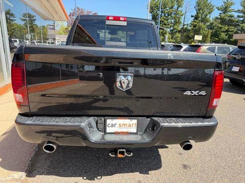 Brilliant Black Crystal Pearl 2017 RAM 1500 Sport