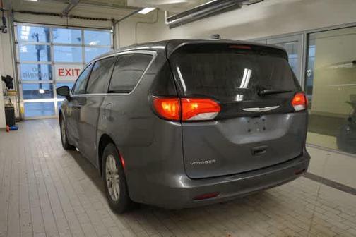 Granite Crystal Clearcoat Metallic 2022 Chrysler Voyager LX