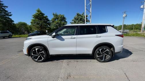White 2022 Mitsubishi Outlander SE