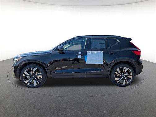 2025 Volvo XC40 B5 Ultra Dark Theme