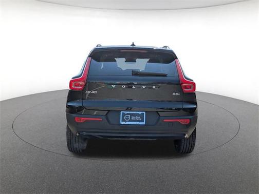 2025 Volvo XC40 B5 Ultra Dark Theme