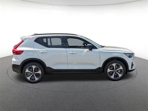 2025 Volvo XC40 B5 Plus Dark Theme