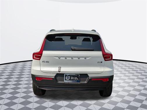 2025 Volvo XC40 B5 Plus Dark Theme