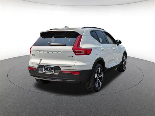 2025 Volvo XC40 B5 Plus Dark Theme
