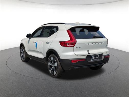 2025 Volvo XC40 B5 Plus Dark Theme