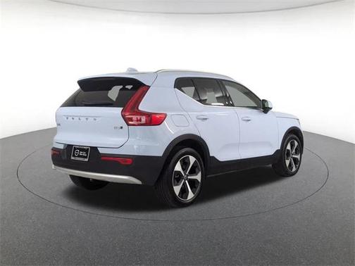2025 Volvo XC40 B5 Plus Bright Theme