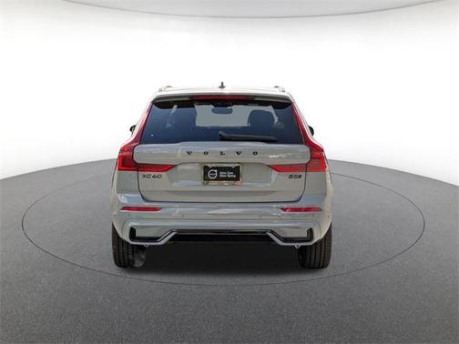 2026 Volvo XC60 B5 Ultra Black Edition