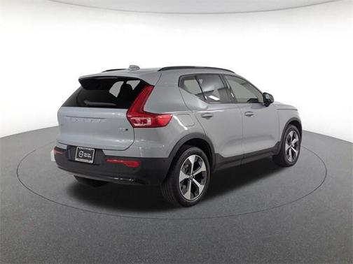 2026 Volvo XC40 Plus, B5 AWD Gas (mild hybrid), Dark