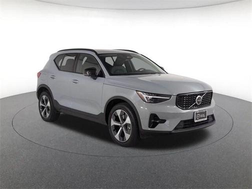 2026 Volvo XC40 Plus, B5 AWD Gas (mild hybrid), Dark