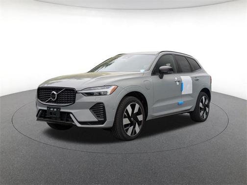2025 Volvo XC60 Plug-In Hybrid T8 Plus