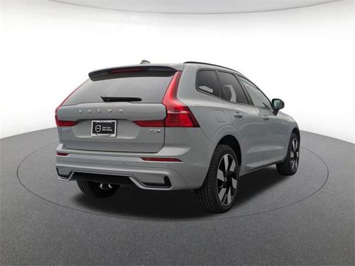 2025 Volvo XC60 Plug-In Hybrid T8 Plus