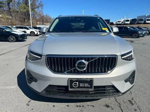 2023 Volvo XC40 B5 Ultimate Bright Theme