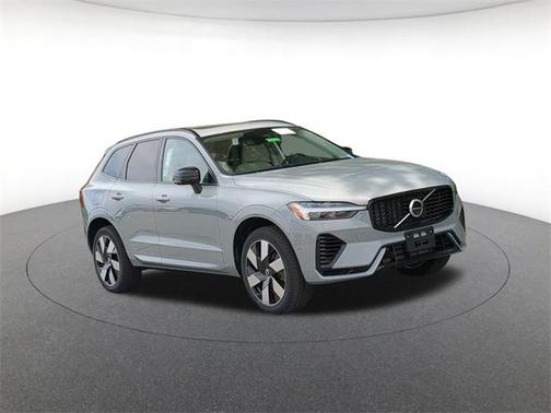 2025 Volvo XC60 Plug-In Hybrid T8 Plus