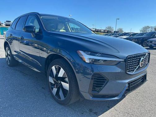 2024 Volvo XC60 Recharge Plug-In Hybrid T8 Plus Dark Theme