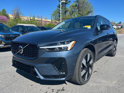 2024 Volvo XC60 Recharge Plug-In Hybrid T8 Plus Dark Theme