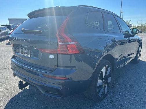 2024 Volvo XC60 Recharge Plug-In Hybrid T8 Plus Dark Theme
