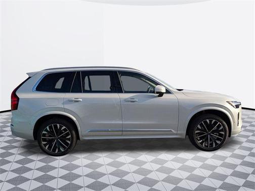 2025 Volvo XC90 B6 Plus 7-Seater