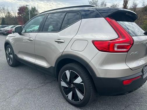 2024 Volvo XC40 Recharge Pure Electric Twin Plus