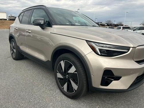 2024 Volvo XC40 Recharge Pure Electric Twin Plus
