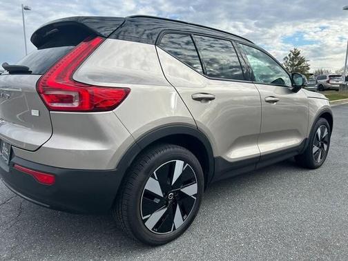 2024 Volvo XC40 Recharge Pure Electric Twin Plus