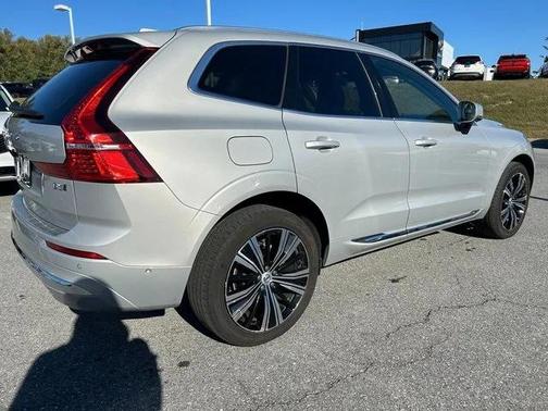 2023 Volvo XC60 B5 Plus Bright Theme