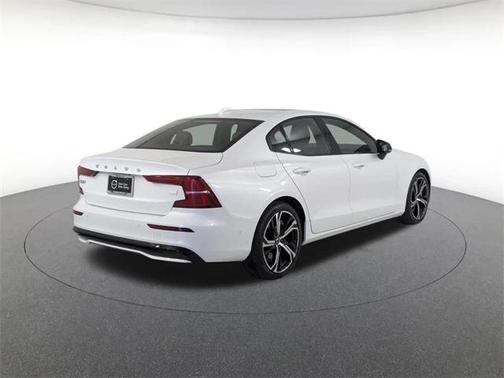 2023 Volvo S60 Recharge Plug-In Hybrid T8 Ultimate Dark Theme