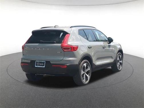 2026 Volvo XC40 B5 Plus