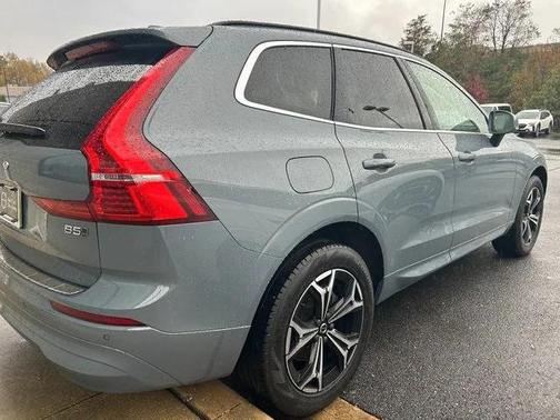 2022 Volvo XC60 B5 Momentum