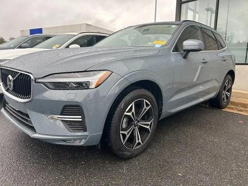 2022 Volvo XC60 B5 Momentum