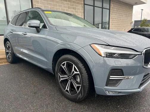 2022 Volvo XC60 B5 Momentum