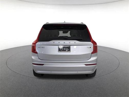 2022 Volvo XC90 T6 Momentum