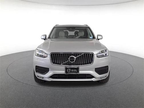 2022 Volvo XC90 T6 Momentum