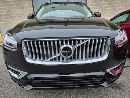 2024 Volvo XC90 B6 Plus Bright Theme 6-Seater