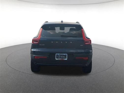 2026 Volvo XC40 B4 Plus