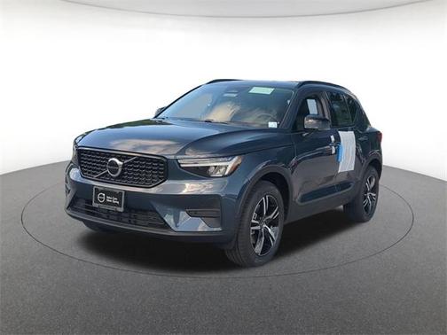 2026 Volvo XC40 B4 Plus