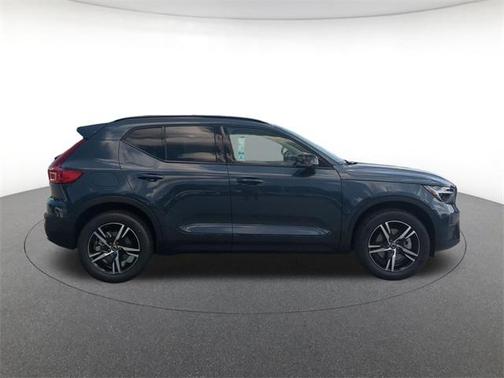 2026 Volvo XC40 B4 Plus