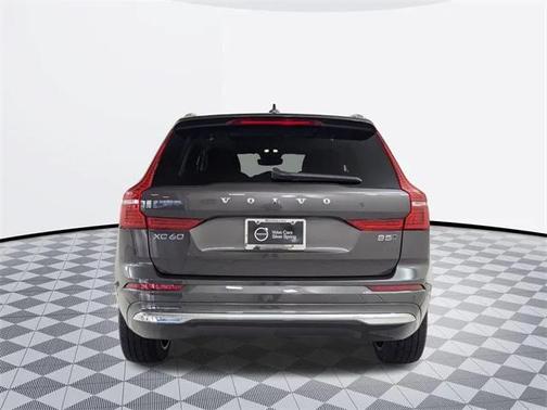 2023 Volvo XC60 B5 Ultimate Bright Theme