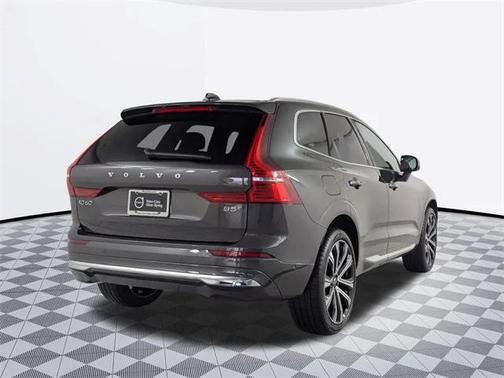 2023 Volvo XC60 B5 Ultimate Bright Theme