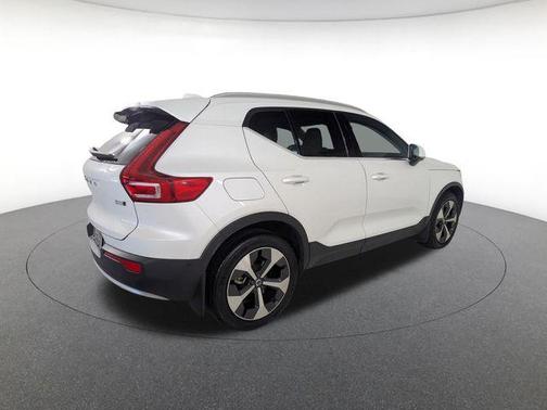 Crystal White Metallic 2023 Volvo XC40 B5 Plus Bright Theme