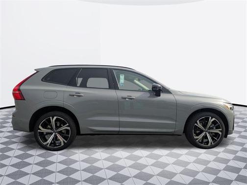 2025 Volvo XC90 B5 Core