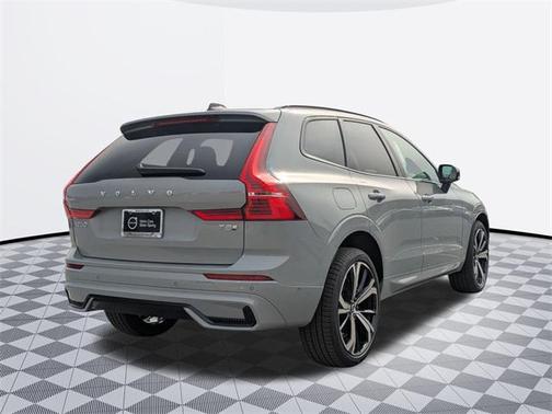 2025 Volvo XC90 B5 Core
