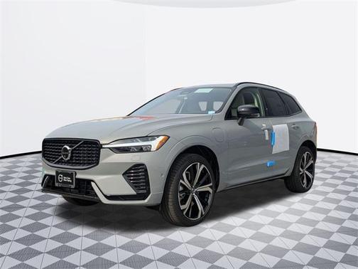 2025 Volvo XC90 B5 Core