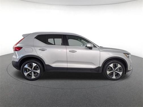 2023 Volvo XC40 B5 Plus Bright Theme
