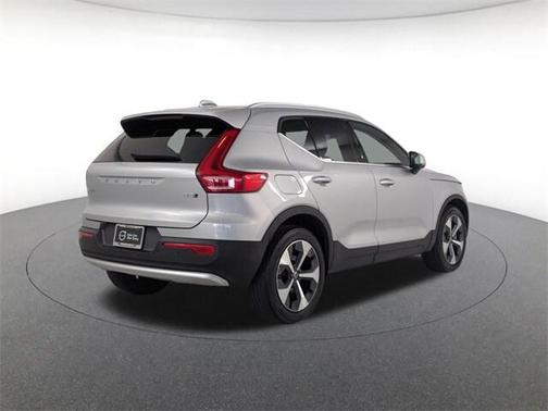 2023 Volvo XC40 B5 Plus Bright Theme