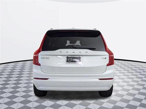 2022 Volvo XC90 T6 Momentum