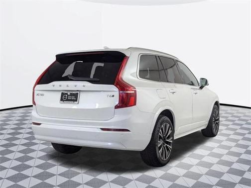 2022 Volvo XC90 T6 Momentum