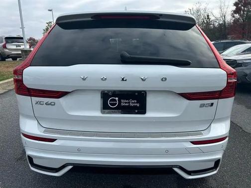 2023 Volvo XC60 Plus Dark Theme