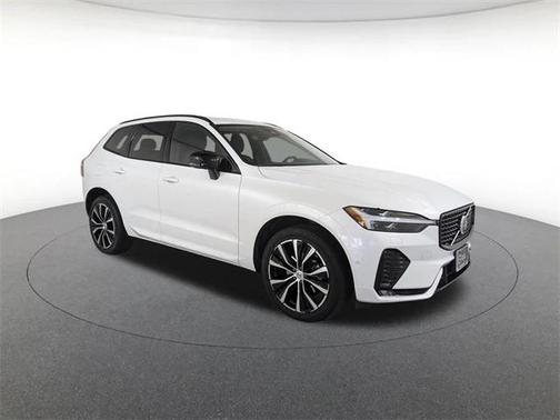 2023 Volvo XC60 Plus Dark Theme